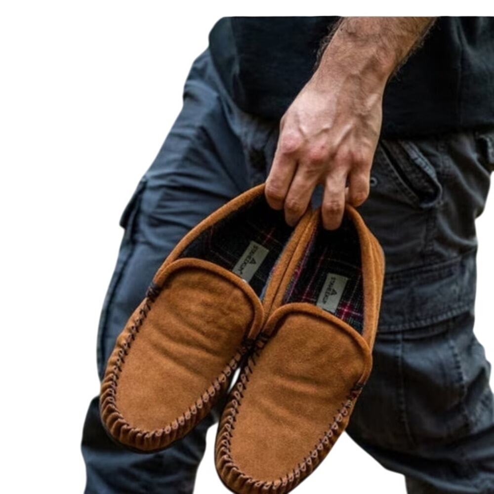 Staheekum Men's Moccasin Slippers Suede Upper Flannel Lining Size 8 NWOT/Box